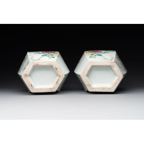 308 - A pair of hexagonal Chinese famille rose 'hu' vases with floral design, Qianlong/JiaqingH.: 34,6 cmT... 