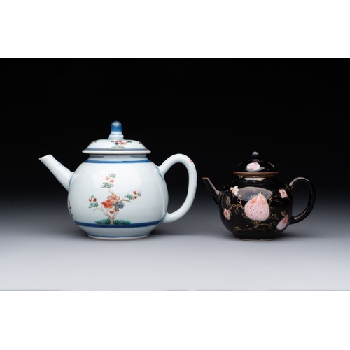 315 - A Chinese famille verte teapot and a famille rose black-ground teapot, Kangxi/YongzhengL.: 16 cm - H... 