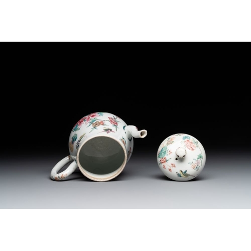 316 - Two Chinese famille rose teapots and a bowl, QianlongDia.: 14,7 cm - H.: 7 cm (the bowl)L.: 17 cm - ... 