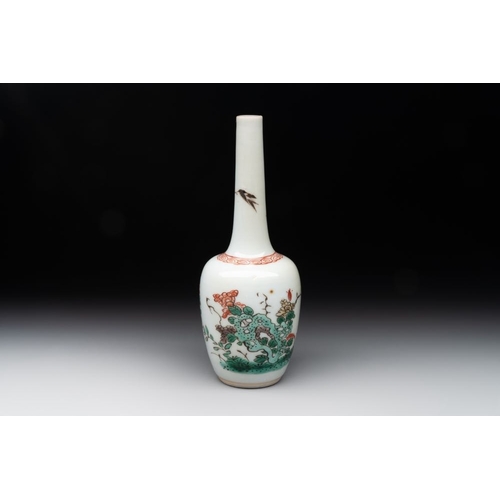 319 - A Chinese famille verte vase with floral design, KangxiH.: 10,9 cmThe absence of a condition report ... 