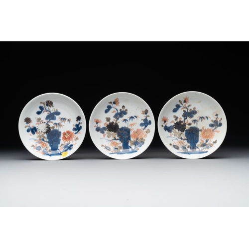 332 - A set of six Chinese Imari-style cups and saucers from the Nanking cargo, QianlongH.: 7 cm (each cup... 