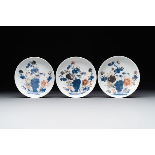 332 - A set of six Chinese Imari-style cups and saucers from the Nanking cargo, QianlongH.: 7 cm (each cup... 