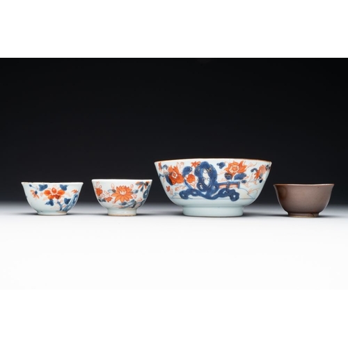 334 - A varied collection of fourteen Chinese Imari-style wares, Kangxi/QianlongDia.: 15 cm - H.: 6,8 cm (... 