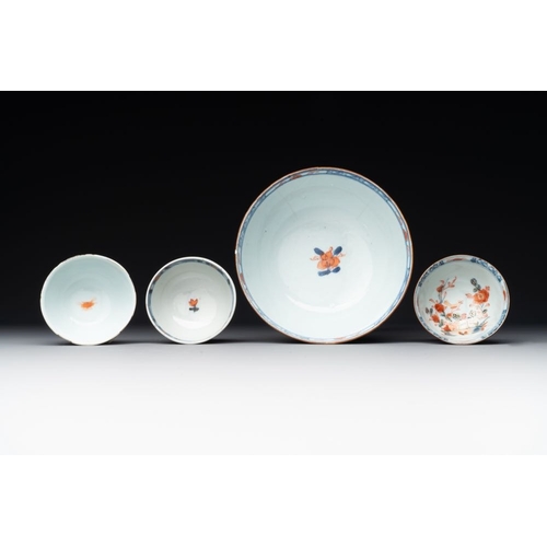 334 - A varied collection of fourteen Chinese Imari-style wares, Kangxi/QianlongDia.: 15 cm - H.: 6,8 cm (... 