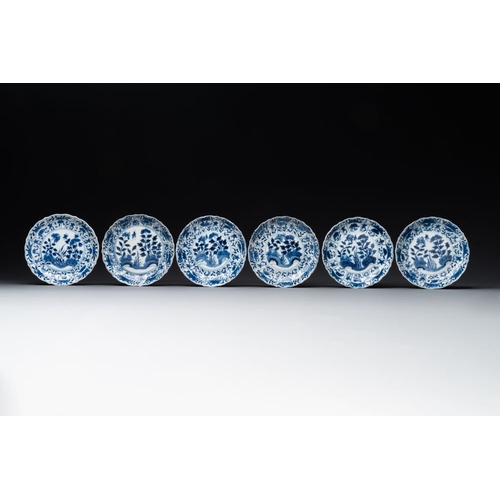 336 - A varied collection of Chinese blue and white, grisaille and famille verte porcelain, Kangxi and lat... 