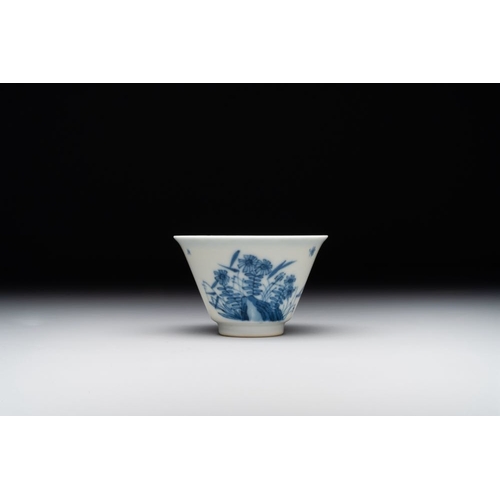 347 - A Chinese blue and white 'erotic' cup and saucer, KangxiDia.: 11 cm (the saucer)Dia.: 6,8 cm - H.: 4... 