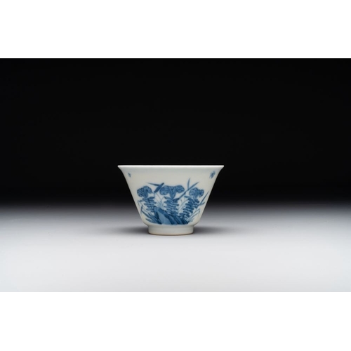 347 - A Chinese blue and white 'erotic' cup and saucer, KangxiDia.: 11 cm (the saucer)Dia.: 6,8 cm - H.: 4... 