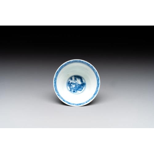 347 - A Chinese blue and white 'erotic' cup and saucer, KangxiDia.: 11 cm (the saucer)Dia.: 6,8 cm - H.: 4... 