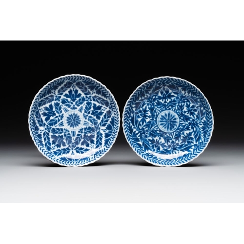 350 - Five fine Chinese blue and white cups and saucers, 19th C.Dia.: 13 cm (the saucers)Dia.: 7,9 cm - H.... 