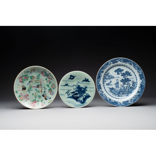 359 - A Chinese blue and white dish, a plate and three famille rose plates, Qianlong and laterDia.: 30,5 c... 