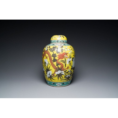 363 - A large Chinese yellow-ground Dayazhai-style 'dragons' jar and cover on gilt bronze stand, 19th C.H.... 