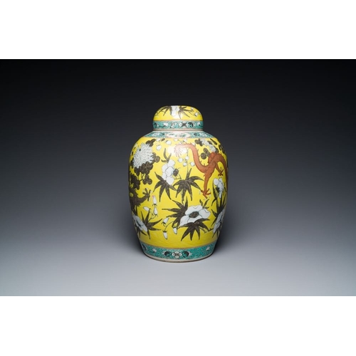 363 - A large Chinese yellow-ground Dayazhai-style 'dragons' jar and cover on gilt bronze stand, 19th C.H.... 