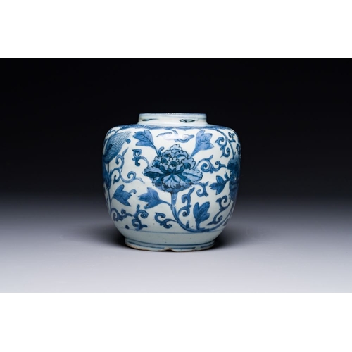 367 - A Chinese blue and white 'Buddhist lion and lotus scroll' jar, WanliH.: 15,5 cmThe absence of a cond... 