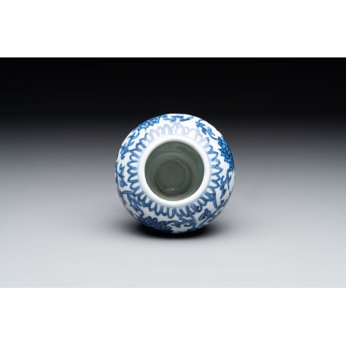 368 - A Chinese blue and white 'lotus scroll' vase, MingH.: 9,5 cmThe absence of a condition report does n... 