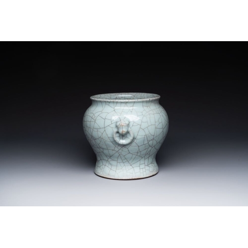 374 - A Chinese ge-type vase with lion handles 18th C.H.: 21,3 cmThe absence of a condition report does no... 