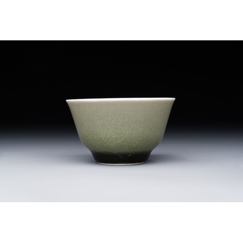 379 - A rare Chinese monochrome peachbloom-glazed cup, Qianlong mark and of the periodDia.: 7 cm - H.: 4 c... 