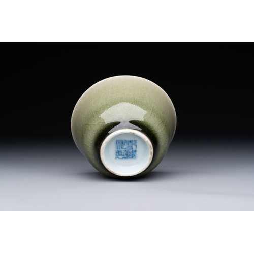 379 - A rare Chinese monochrome peachbloom-glazed cup, Qianlong mark and of the periodDia.: 7 cm - H.: 4 c... 