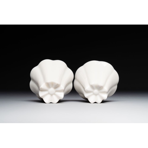 391 - A pair of Chinese Dehua blanc de Chine flower-shaped cups, KangxiDia.: 6,5 cm - H.: 4 cmThe absence ... 