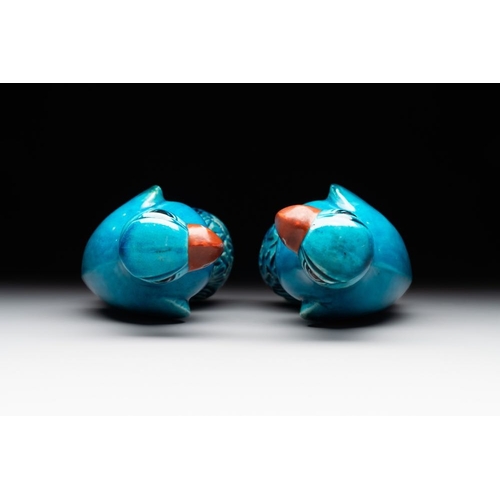 397 - A pair of Chinese turquoise-glazed parrots, 19th C.H.: 21 cm The absence of a condition report does ... 