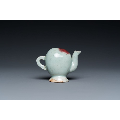 412 - A Chinese miniature peach-shaped Jun-type 'Cadogan' ewer, QianlongL.: 8 cm - H.: 6 cm
 The name 'Cad... 