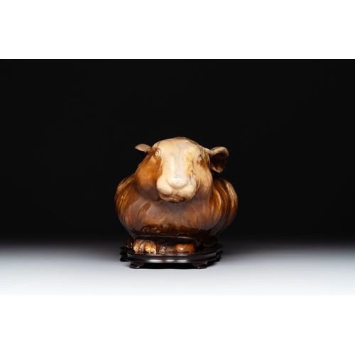 421 - A fine Chinese cafe-au-lait glazed hare on wooden stand, Tian mark, QingL.: 23 cm - H.: 12,5 cm (exc... 