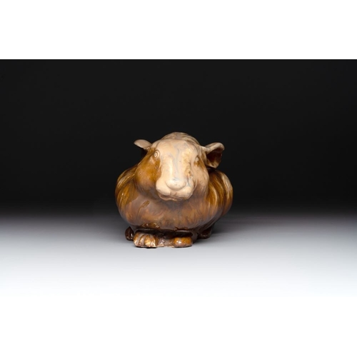 421 - A fine Chinese cafe-au-lait glazed hare on wooden stand, Tian mark, QingL.: 23 cm - H.: 12,5 cm (exc... 