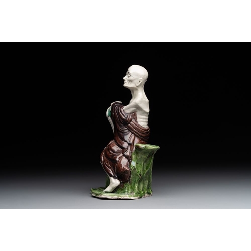 422 - A fine Chinese sancai-glazed figure of a Luohan, QianlongH.: 24,5 cmThe absence of a condition repor... 