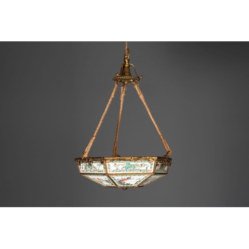 430 - A French chandelier inset with Chinese famille verte plaques, 19th C.Dia.: 39 cm - H.: 55 cmThe abse... 