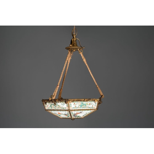 430 - A French chandelier inset with Chinese famille verte plaques, 19th C.Dia.: 39 cm - H.: 55 cmThe abse... 