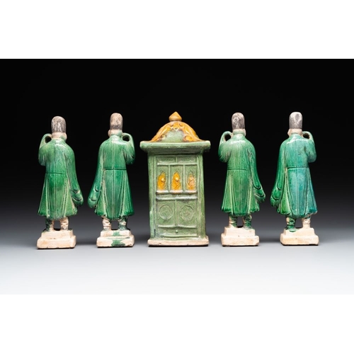 433 - A set of Chinese sancai-glazed pottery carriers and a sedan chair, MingH.: 21,5 cm (the tallest figu... 