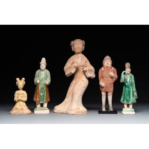 435 - Five various Chinese terracotta figures, Northern Wei/Sui/MingH.: 31,5 cm - L.: 16,7 cm (the tallest... 