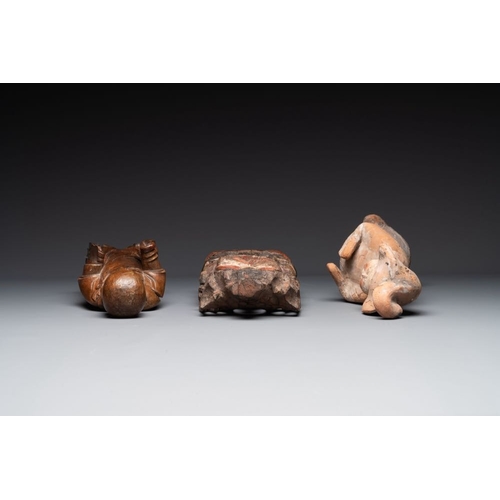 436 - A group of 9 Chinese terracotta and wooden figures, Northern Qi and laterH.: 48 cm - L.: 13,3 cm (th... 