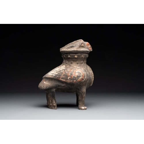 439 - A Chinese painted terracotta owl-shaped 'zun' wine vessel, HanH.: 30,5 cm - L.: 25 cm
 Provenance: -... 