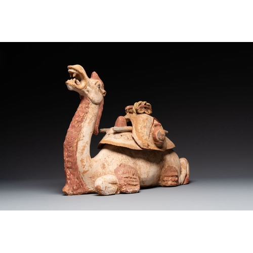 441 - A pair of Chinese polychrome-painted terracotta camels with saddles, TangL.: 55,5 cm - H.: 43,5 cm (... 