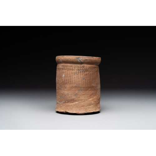 445 - A varied collection of archaeological objects, China and Thailand, Qing and earlierH.: 21,9 cm (the ... 