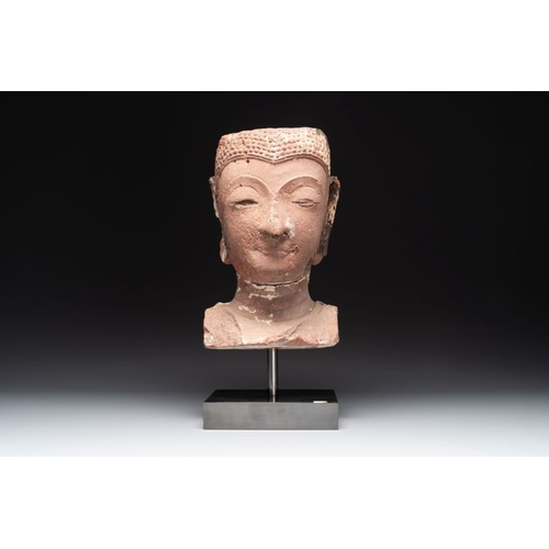 450 - A Thai red sandstone head of Buddha, possibly Ayutthaya period, 15th C.H.: 51 cm (incl. stand)H.: 37... 