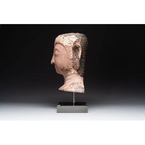 450 - A Thai red sandstone head of Buddha, possibly Ayutthaya period, 15th C.H.: 51 cm (incl. stand)H.: 37... 