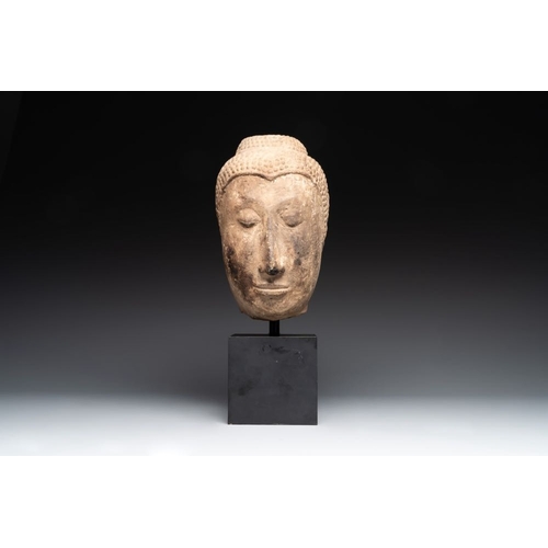 451 - A Thai sandstone head of Buddha, possibly Ayutthaya period, 14/15th C.H.: 52 cm (incl. stand)H.: 34,... 