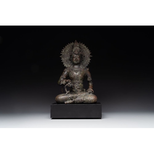 460 - An Indonesian bronze sculpture of Bodhisattva, Majapahit, East Java, 14th C.H.: 36,5 cm - L.: 19,7 c... 