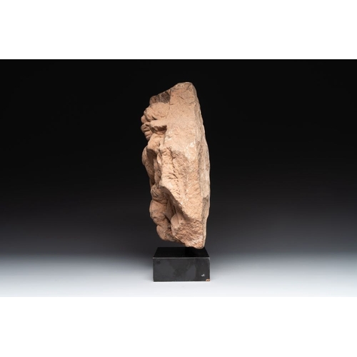 467 - An architectural red sandstone fragment with a divinity, India, 13th C.H.: 45 cm (incl. stand)H.: 37... 