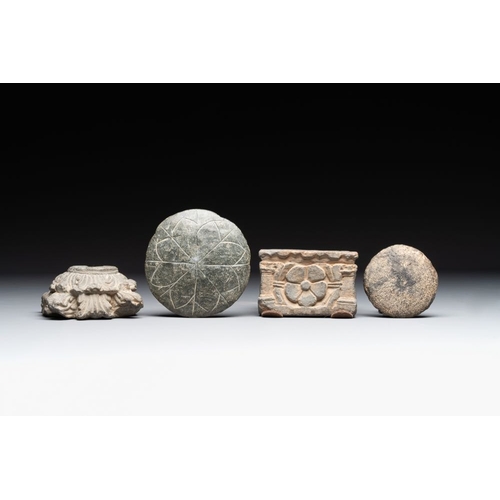 474 - Six Gandhara grey schist fragments with divinities and floral design, 1/4th C.H.: 19,5 cm - L.: 27 c... 