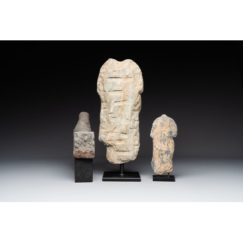 476 - Two Gandhara grey schist torsos of Buddha and a tiger sculpture, 1st/3rd C.Dim.: 17,3 x 18,4 cm (the... 