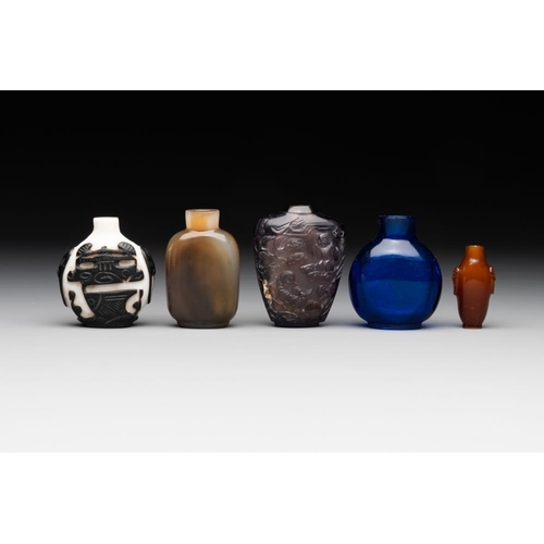 492 - Ten Chinese overlay, multi-coloured and monochrome glass snuff bottles, 19/20th C.H.: 7,2 cm (the ta... 