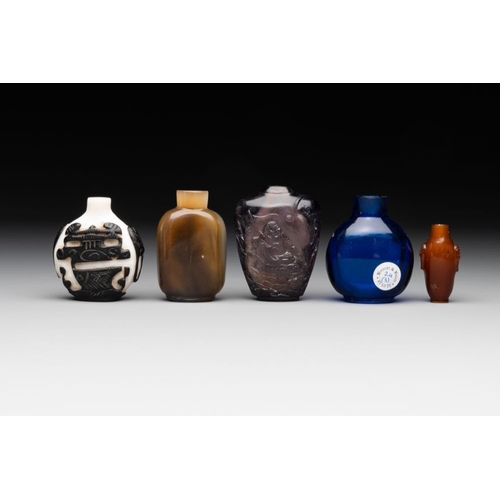 492 - Ten Chinese overlay, multi-coloured and monochrome glass snuff bottles, 19/20th C.H.: 7,2 cm (the ta... 