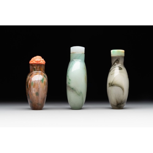 499 - Three Chinese swirled glass snuff bottles, QingH.: 7 cm (the tallest, incl. stopper)The absence of a... 