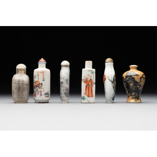 500 - Six various Chinese porcelain and glass snuff bottles, 19th C.H.: 8,1 cm (the tallest incl. stopper)... 