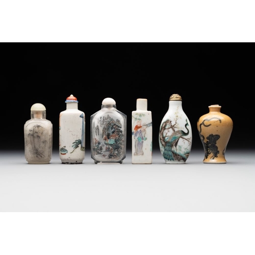 500 - Six various Chinese porcelain and glass snuff bottles, 19th C.H.: 8,1 cm (the tallest incl. stopper)... 