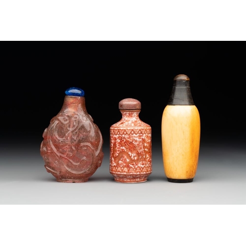 501 - A group of six various Chinese snuff bottles, 19/20th C.H.: 7,3 cm (the tallest incl. stopper)H.: 5,... 