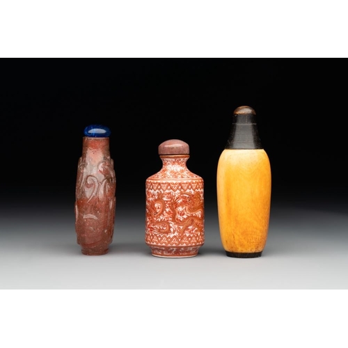 501 - A group of six various Chinese snuff bottles, 19/20th C.H.: 7,3 cm (the tallest incl. stopper)H.: 5,... 