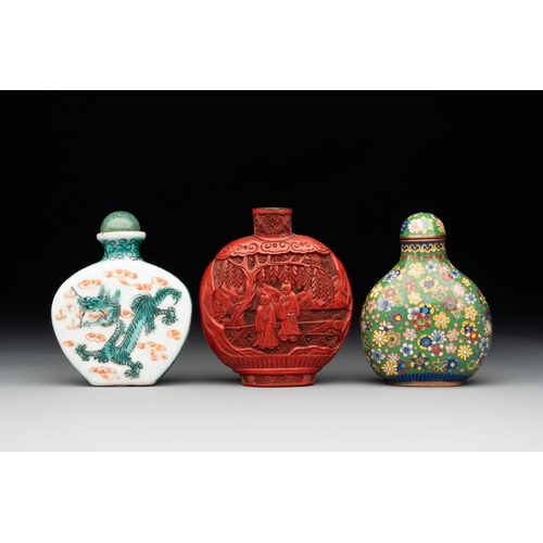 501 - A group of six various Chinese snuff bottles, 19/20th C.H.: 7,3 cm (the tallest incl. stopper)H.: 5,... 